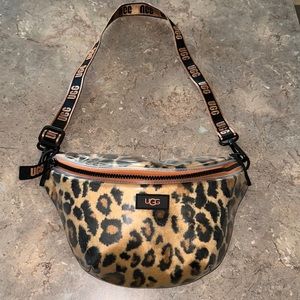 UGG Nasha Belt Bag Clear!
